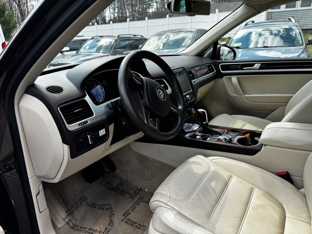 Volkswagen Touareg 4dr TDI Sport w/Nav 2014