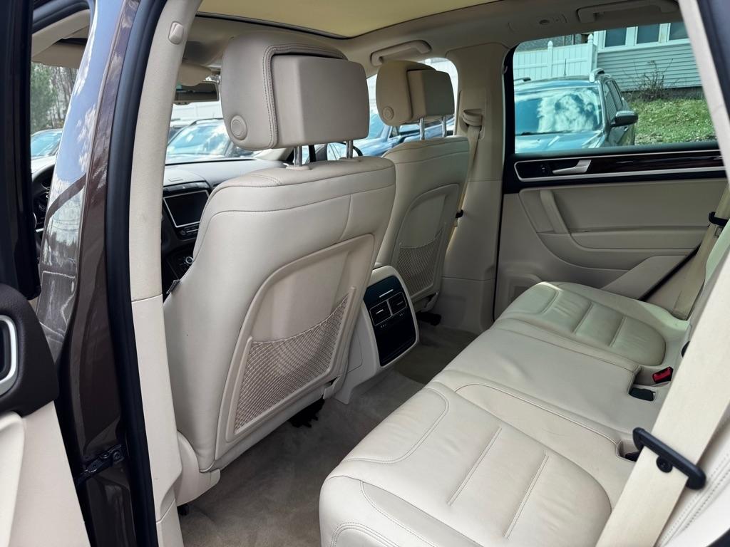 Volkswagen Touareg 4dr TDI Sport w/Nav 2014