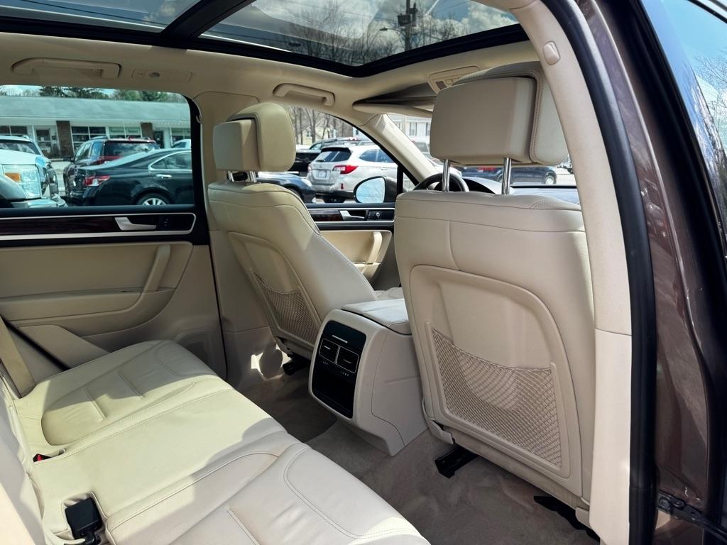 Volkswagen Touareg 4dr TDI Sport w/Nav 2014