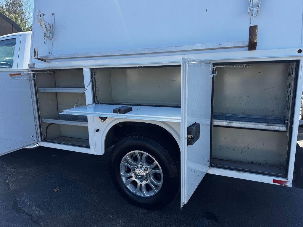 RAM 3500 4WD Reg Cab 143" WB 60" CA Tradesman 2015