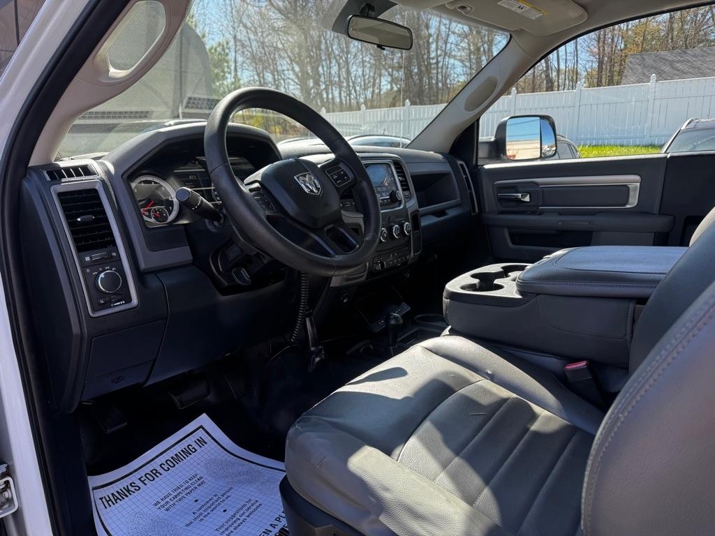 RAM 3500 4WD Reg Cab 143" WB 60" CA Tradesman 2015