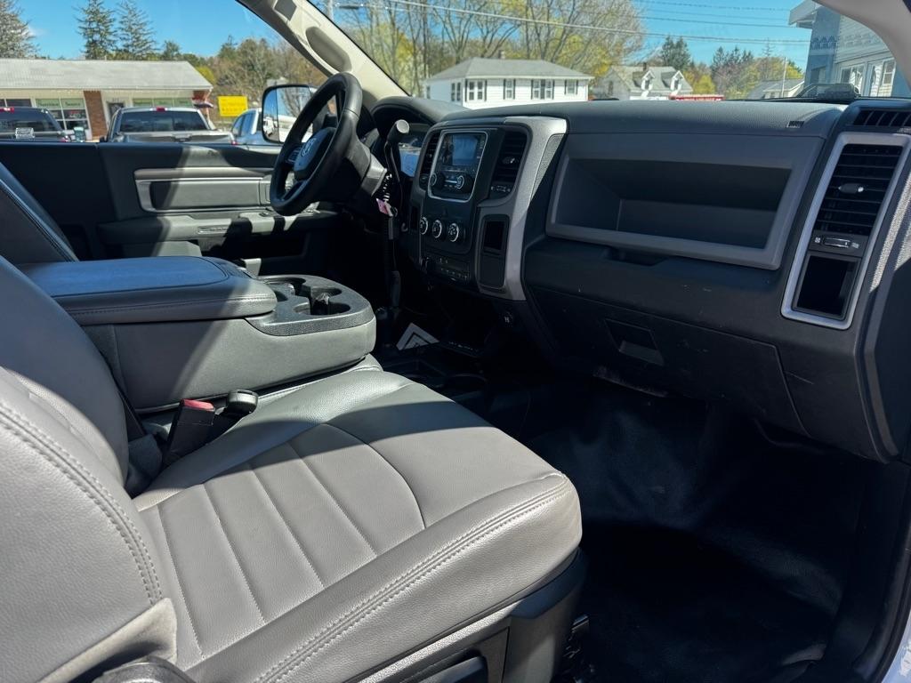 RAM 3500 4WD Reg Cab 143" WB 60" CA Tradesman 2015