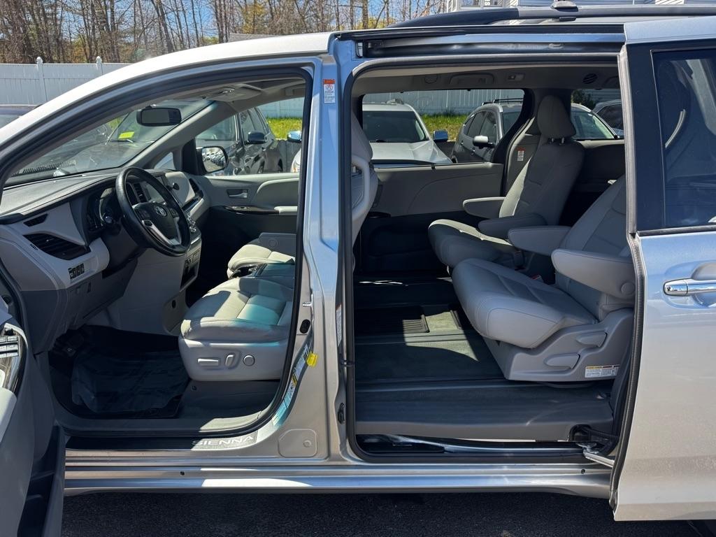 Toyota Sienna 5dr 7-Pass Van Ltd AWD (Natl) 2015