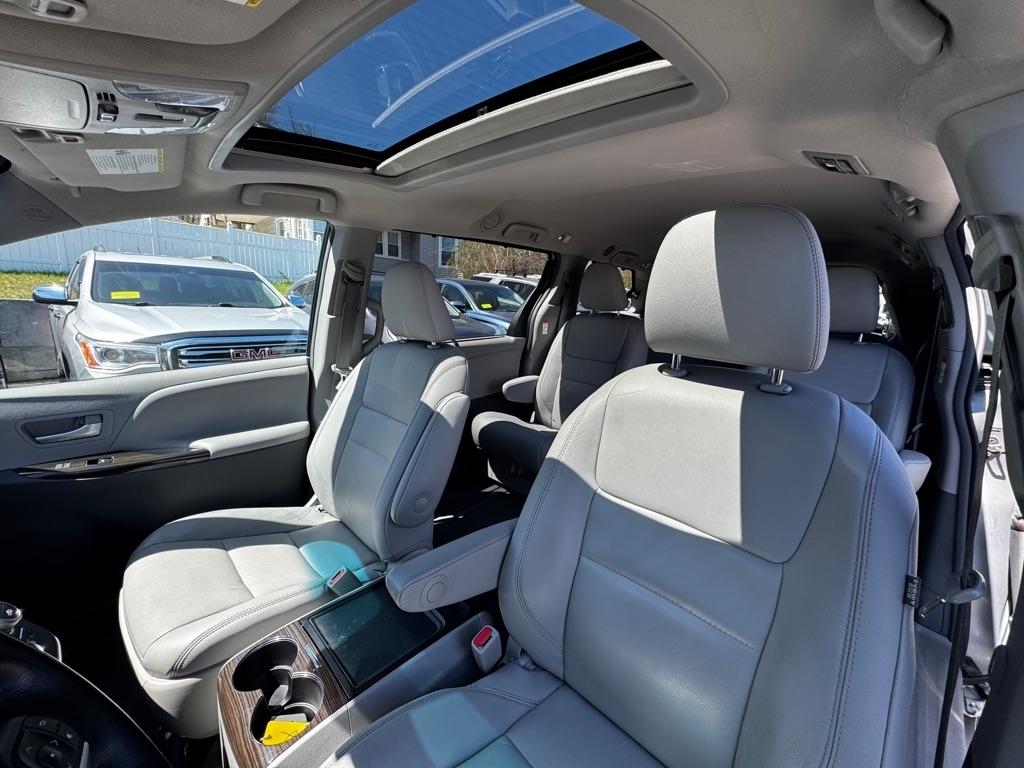 Toyota Sienna 5dr 7-Pass Van Ltd AWD (Natl) 2015