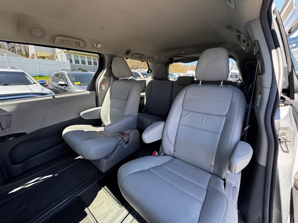 Toyota Sienna 5dr 7-Pass Van Ltd AWD (Natl) 2015