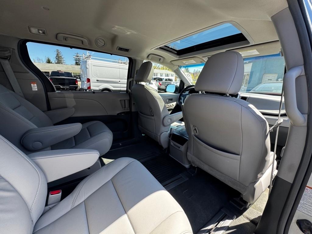 Toyota Sienna 5dr 7-Pass Van Ltd AWD (Natl) 2015