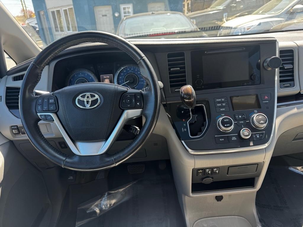 Toyota Sienna 5dr 7-Pass Van Ltd AWD (Natl) 2015