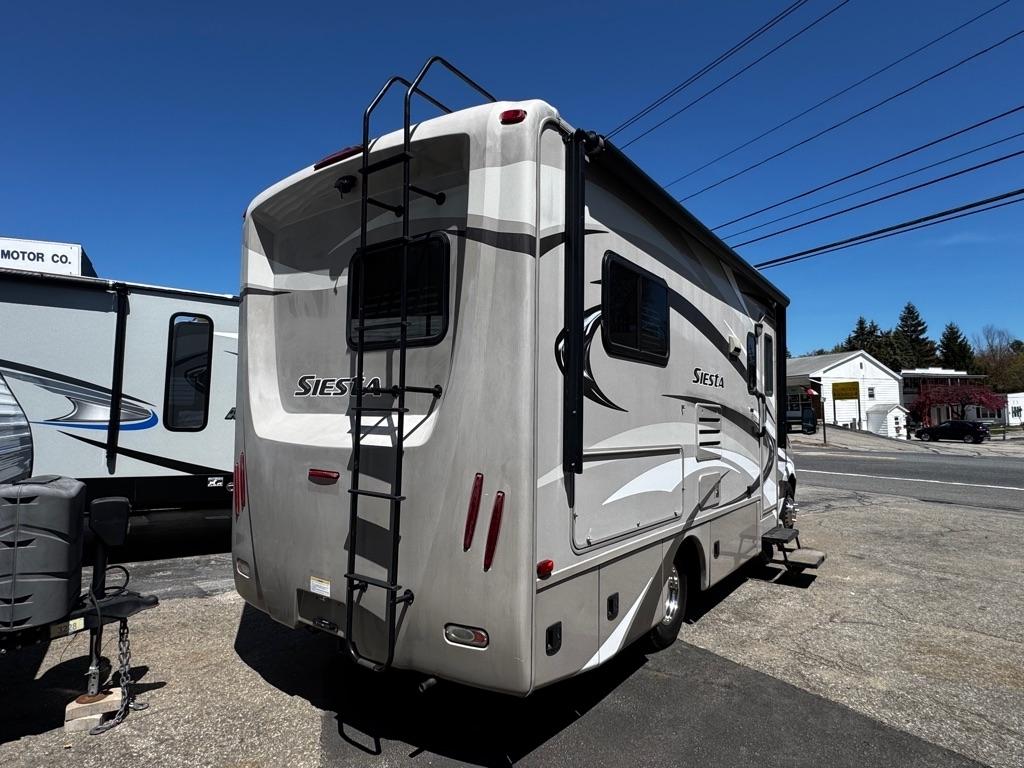 Thor Motor Coach Siesta  2013