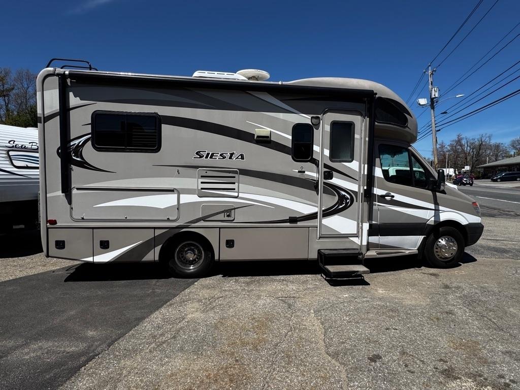 Thor Motor Coach Siesta  2013