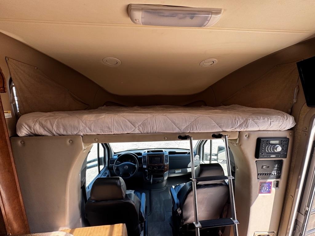 Thor Motor Coach Siesta  2013