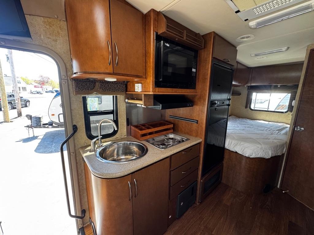 Thor Motor Coach Siesta  2013