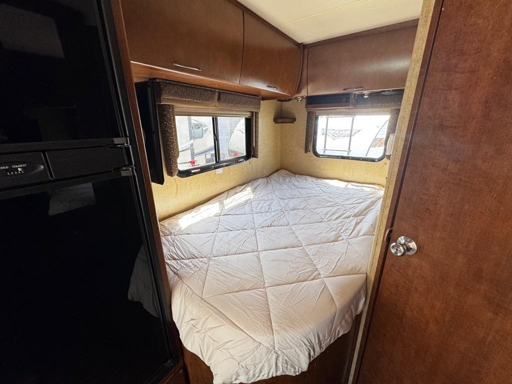 Thor Motor Coach Siesta  2013