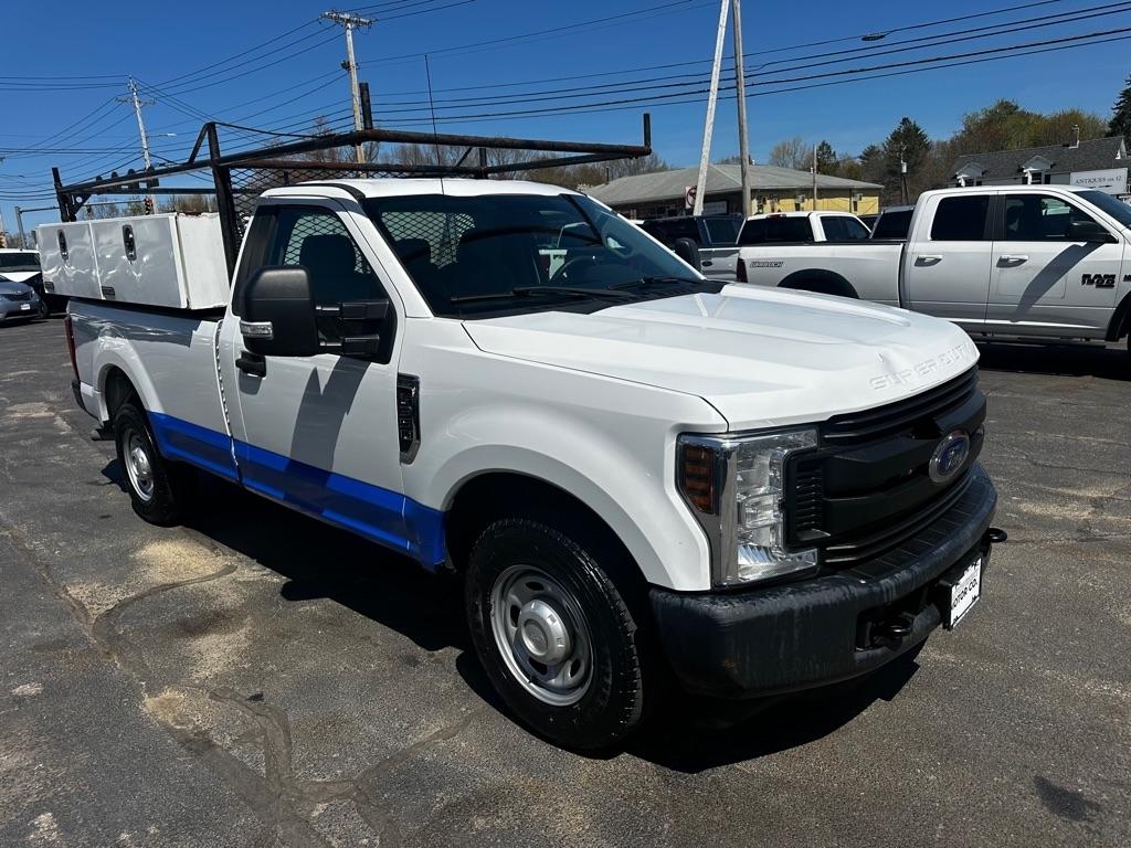 Ford Super Duty F-350 SRW XLT 2WD Reg Cab 8' Box 2018