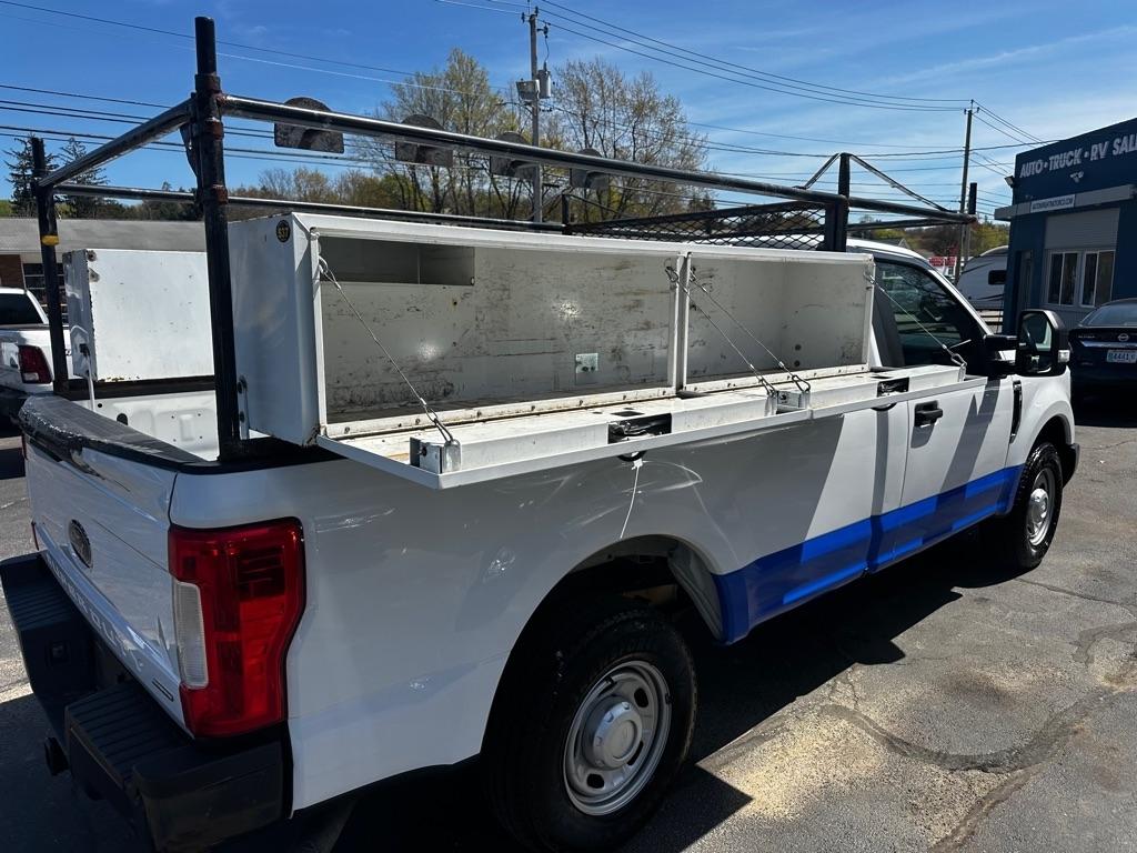 Ford Super Duty F-350 SRW XLT 2WD Reg Cab 8' Box 2018