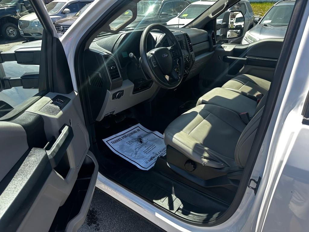 Ford Super Duty F-350 SRW XLT 2WD Reg Cab 8' Box 2018