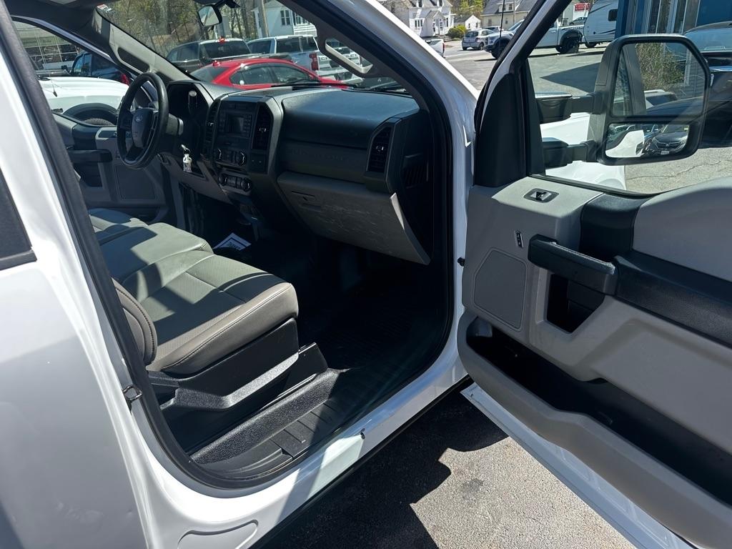 Ford Super Duty F-350 SRW XLT 2WD Reg Cab 8' Box 2018