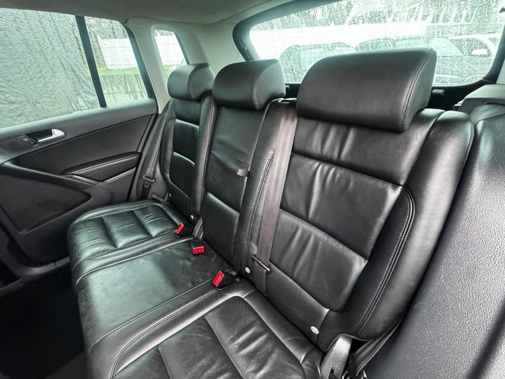 Volkswagen Tiguan 4WD 4dr S 4Motion 2011