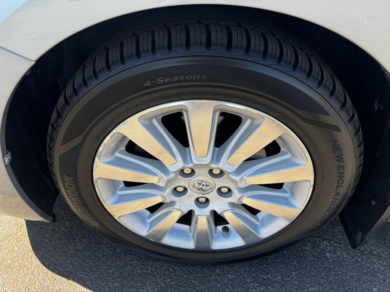Toyota Sienna 5dr 7-Pass Van XLE Premium AWD (Natl) 2015