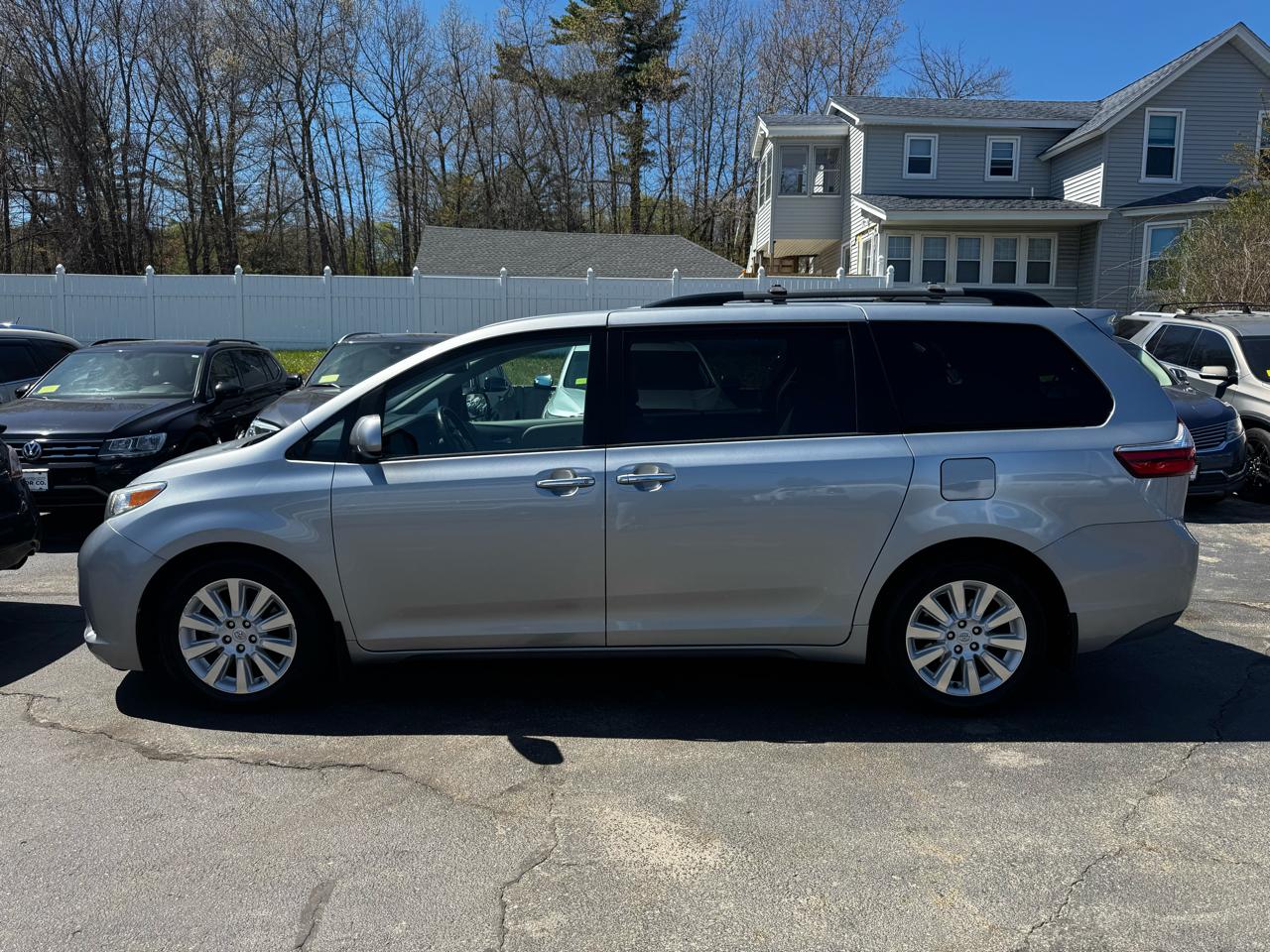 Toyota Sienna 5dr 7-Pass Van XLE Premium AWD (Natl) 2015