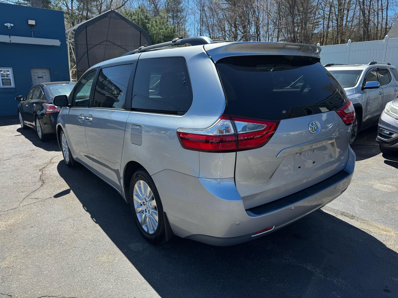 Toyota Sienna 5dr 7-Pass Van XLE Premium AWD (Natl) 2015