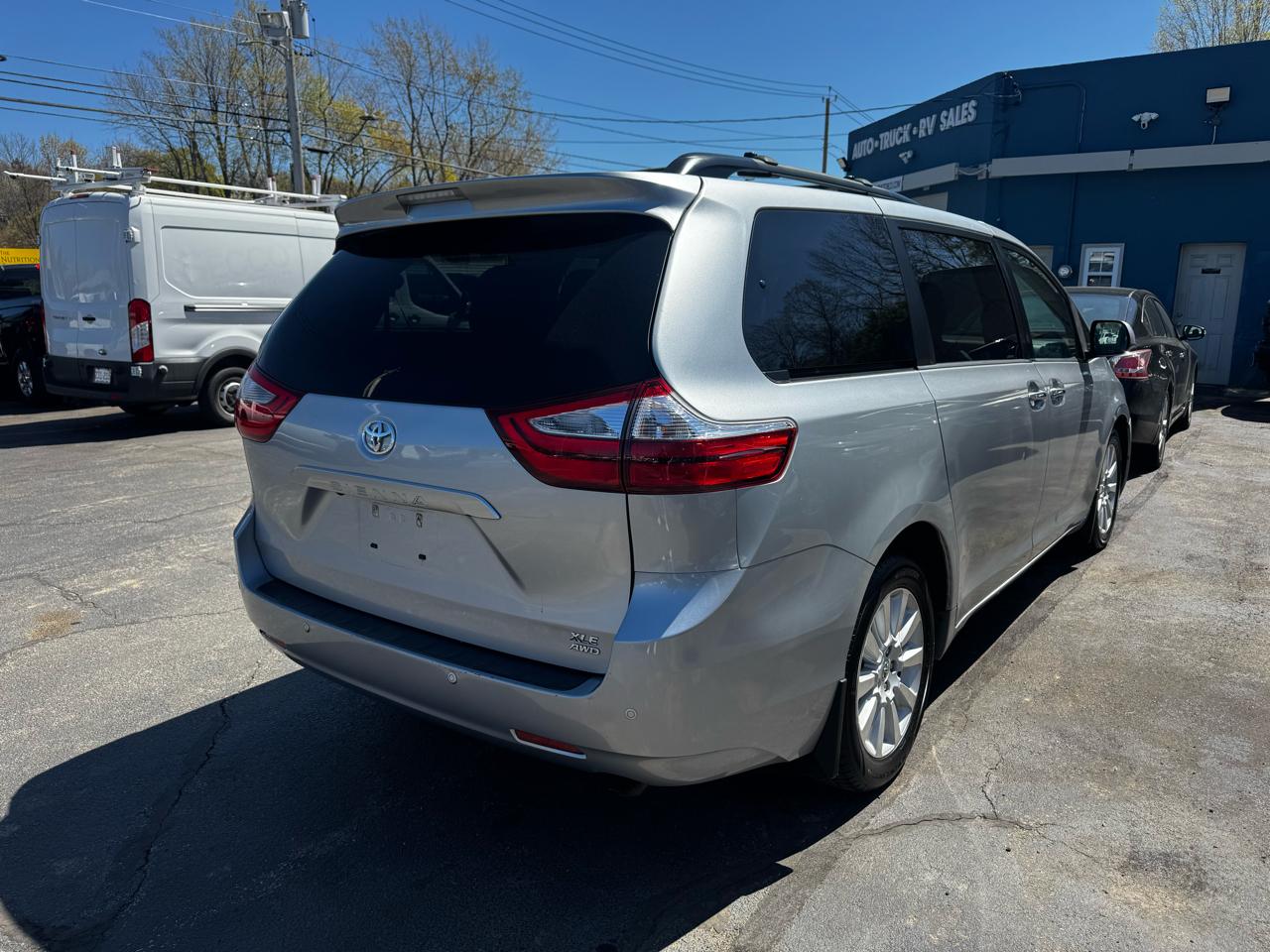 Toyota Sienna 5dr 7-Pass Van XLE Premium AWD (Natl) 2015