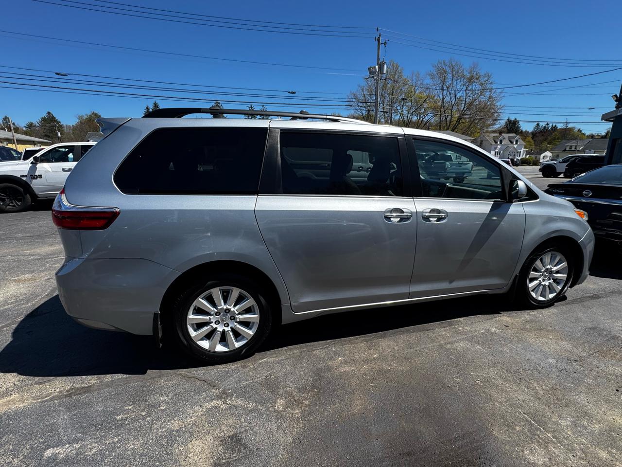 Toyota Sienna 5dr 7-Pass Van XLE Premium AWD (Natl) 2015