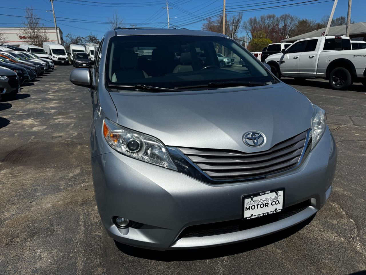 Toyota Sienna 5dr 7-Pass Van XLE Premium AWD (Natl) 2015