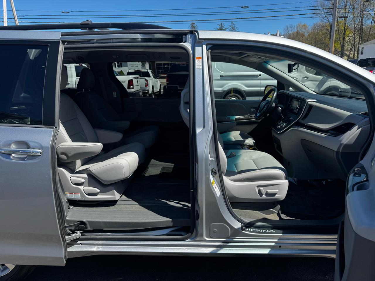 Toyota Sienna 5dr 7-Pass Van XLE Premium AWD (Natl) 2015