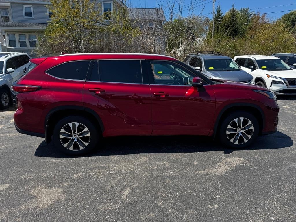 Toyota Highlander XLE AWD (Natl) 2022