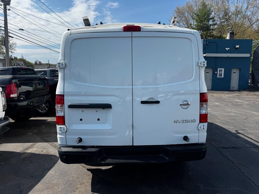 Nissan NV Cargo NV2500 HD Standard Roof V6 SV 2021