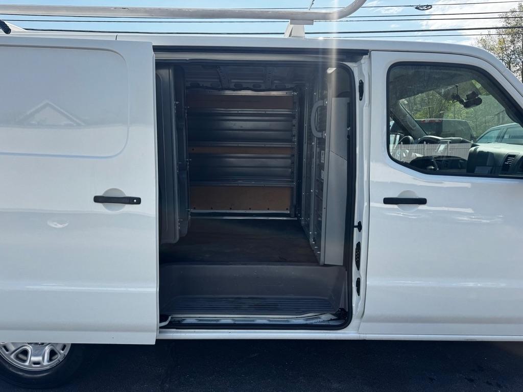 Nissan NV Cargo NV2500 HD Standard Roof V6 SV 2021