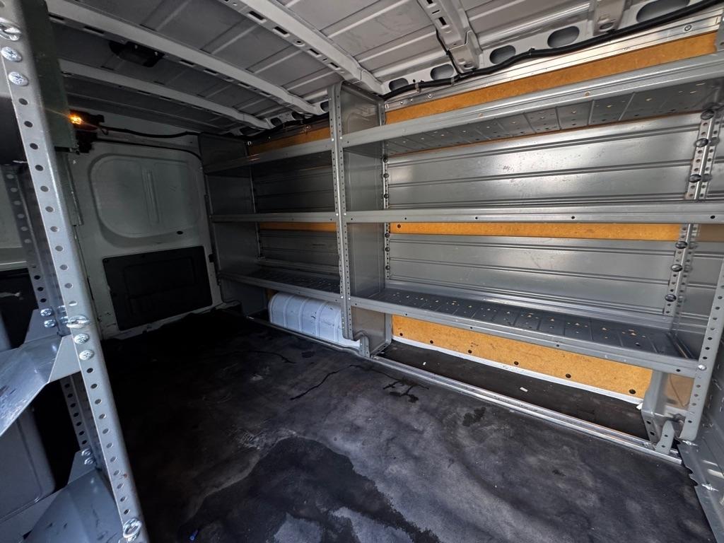 Nissan NV Cargo NV2500 HD Standard Roof V6 SV 2021