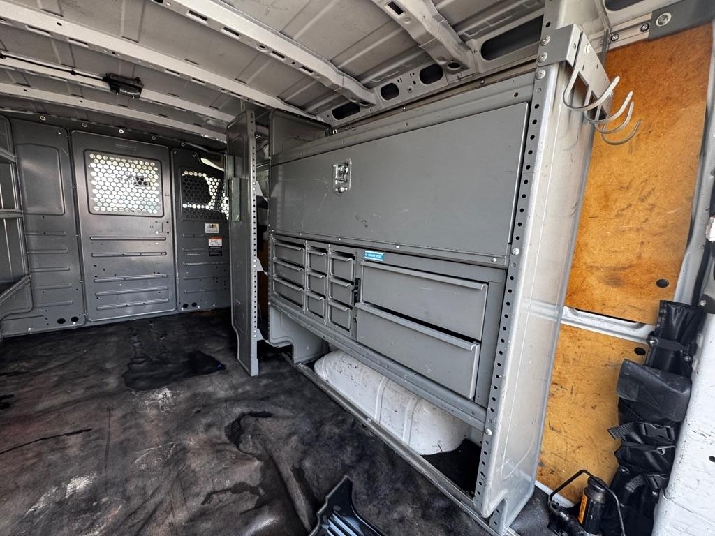 Nissan NV Cargo NV2500 HD Standard Roof V6 SV 2021