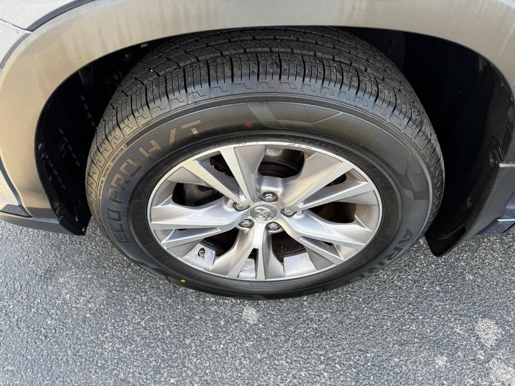 Toyota Highlander AWD 4dr V6 XLE (Natl) 2015