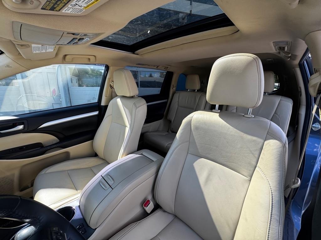 Toyota Highlander AWD 4dr V6 XLE (Natl) 2015