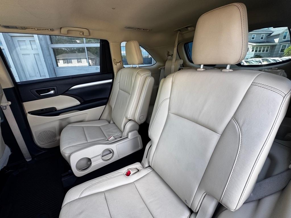 Toyota Highlander AWD 4dr V6 XLE (Natl) 2015
