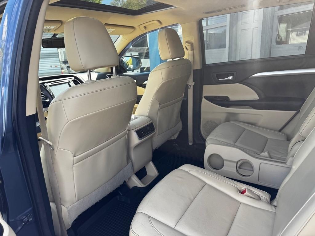 Toyota Highlander AWD 4dr V6 XLE (Natl) 2015