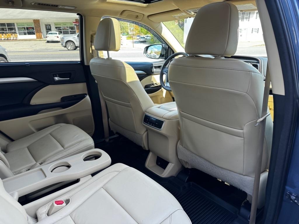 Toyota Highlander AWD 4dr V6 XLE (Natl) 2015