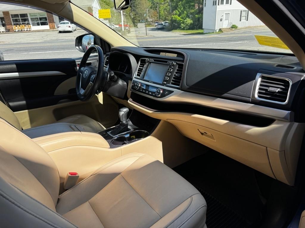 Toyota Highlander AWD 4dr V6 XLE (Natl) 2015