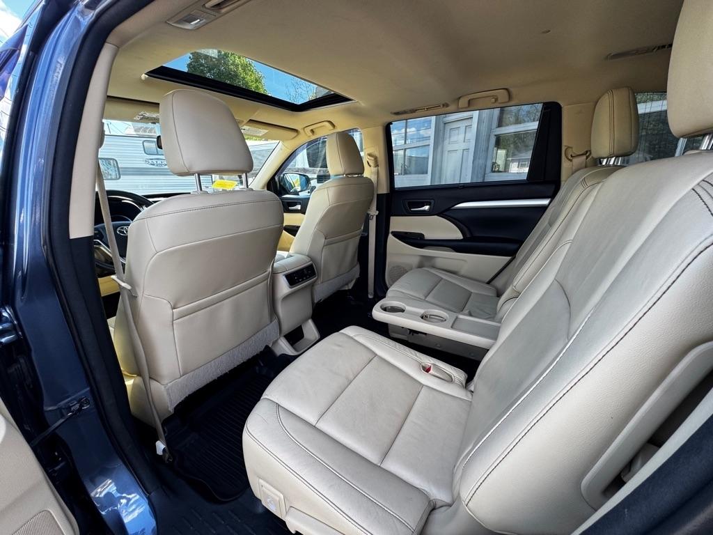 Toyota Highlander AWD 4dr V6 XLE (Natl) 2015