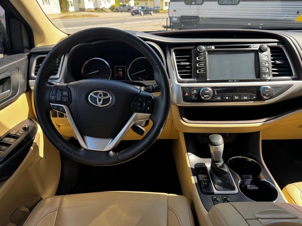 Toyota Highlander AWD 4dr V6 XLE (Natl) 2015