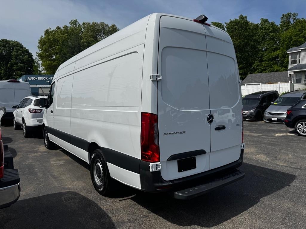 Mercedes-Benz Sprinter Cargo Van 2500 High Roof I4 Gas 170" RWD 2023