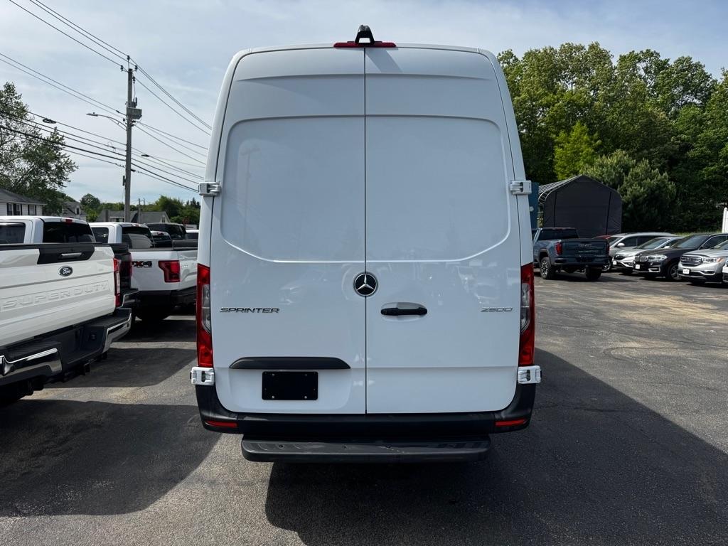 Mercedes-Benz Sprinter Cargo Van 2500 High Roof I4 Gas 170" RWD 2023