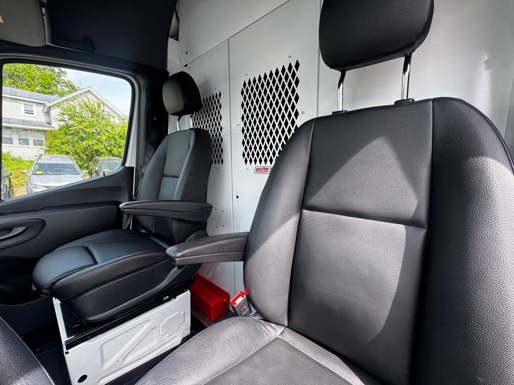 Mercedes-Benz Sprinter Cargo Van 2500 High Roof I4 Gas 170" RWD 2023