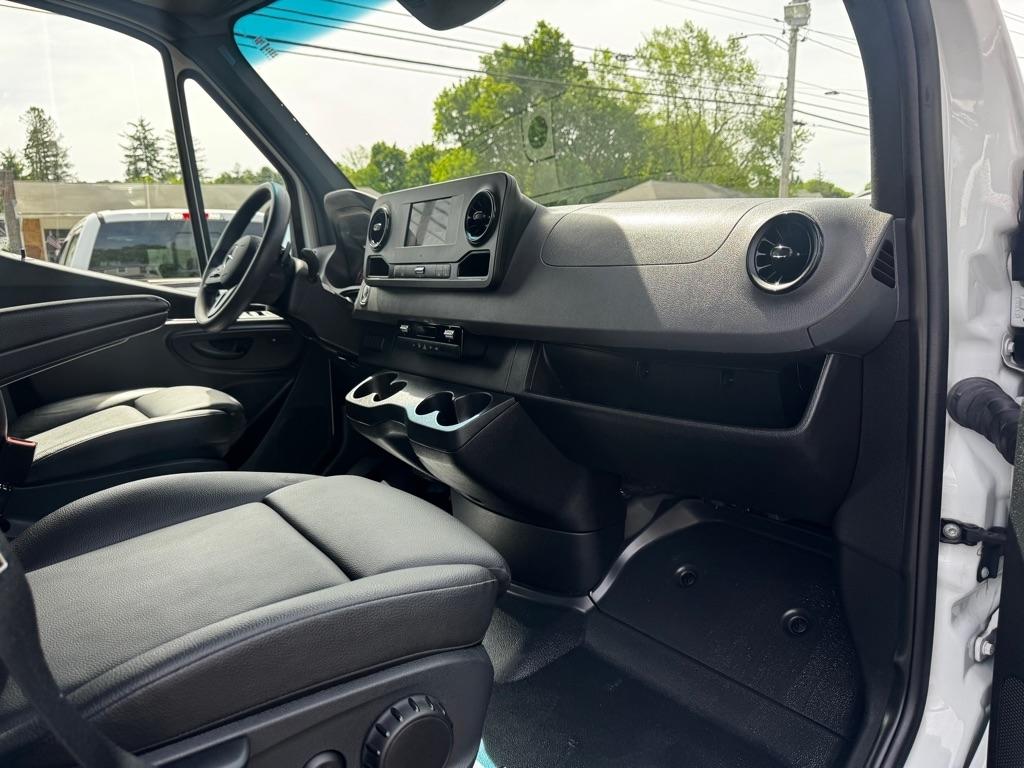 Mercedes-Benz Sprinter Cargo Van 2500 High Roof I4 Gas 170" RWD 2023