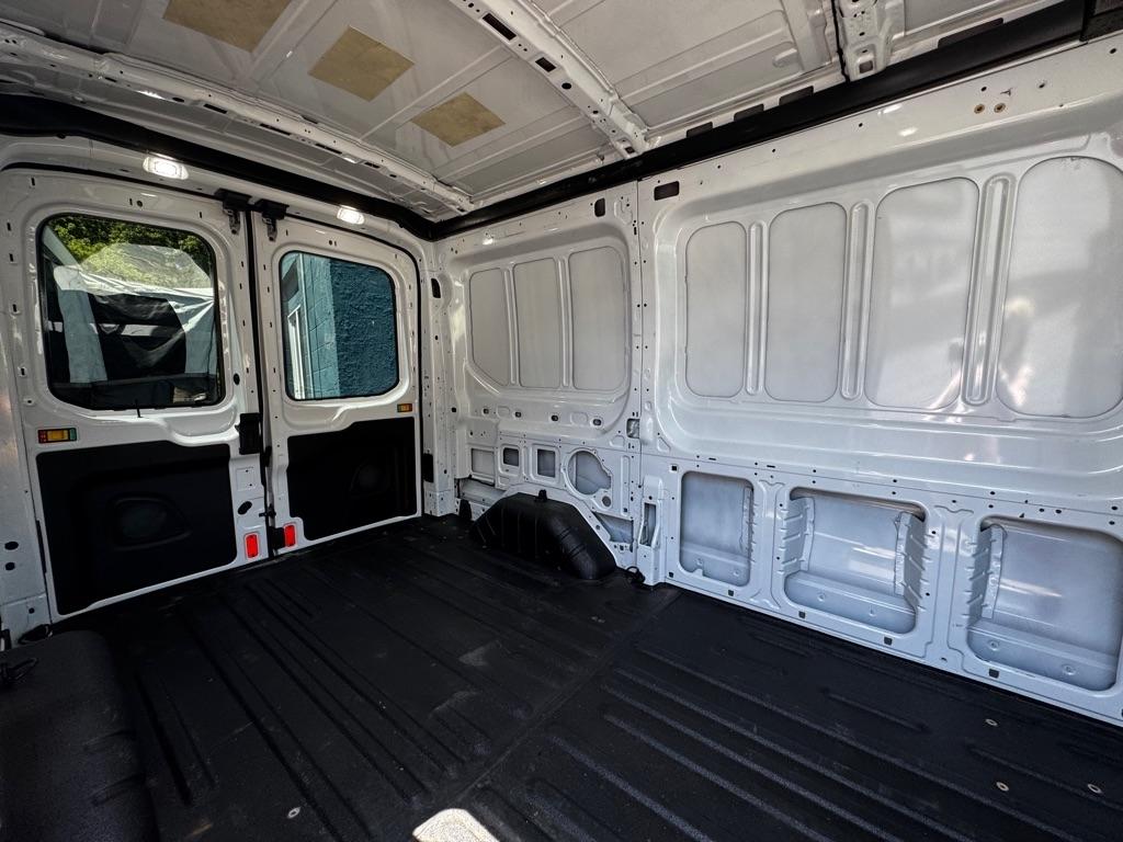 Ford Transit Van T-250 130" Med Rf 9000 GVWR Sliding RH Dr 2019