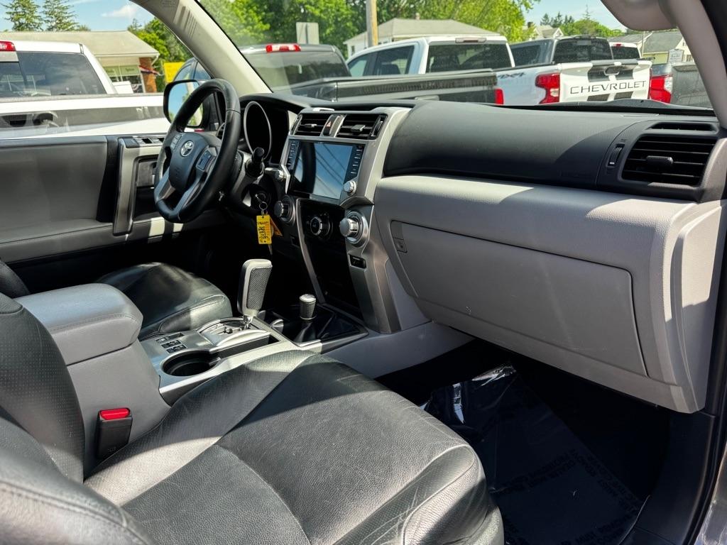 Toyota 4Runner 4WD 4dr V6 Limited (Natl) 2011