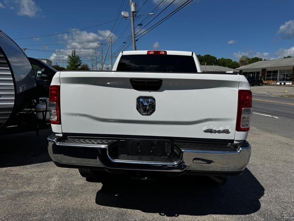 RAM 3500 Tradesman 4x4 Crew Cab 6'4" Box 2022