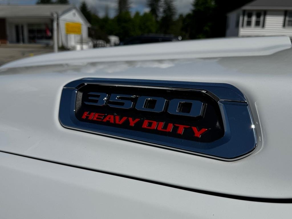 RAM 3500 Tradesman 4x4 Crew Cab 6'4" Box 2022
