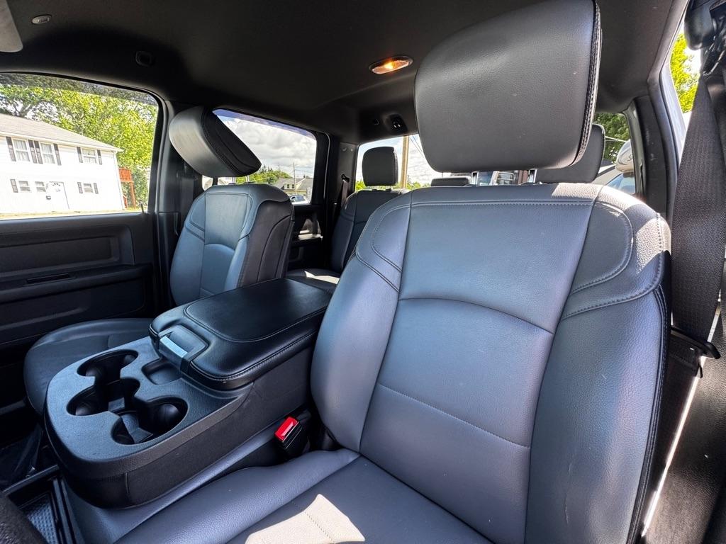 RAM 3500 Tradesman 4x4 Crew Cab 6'4" Box 2022